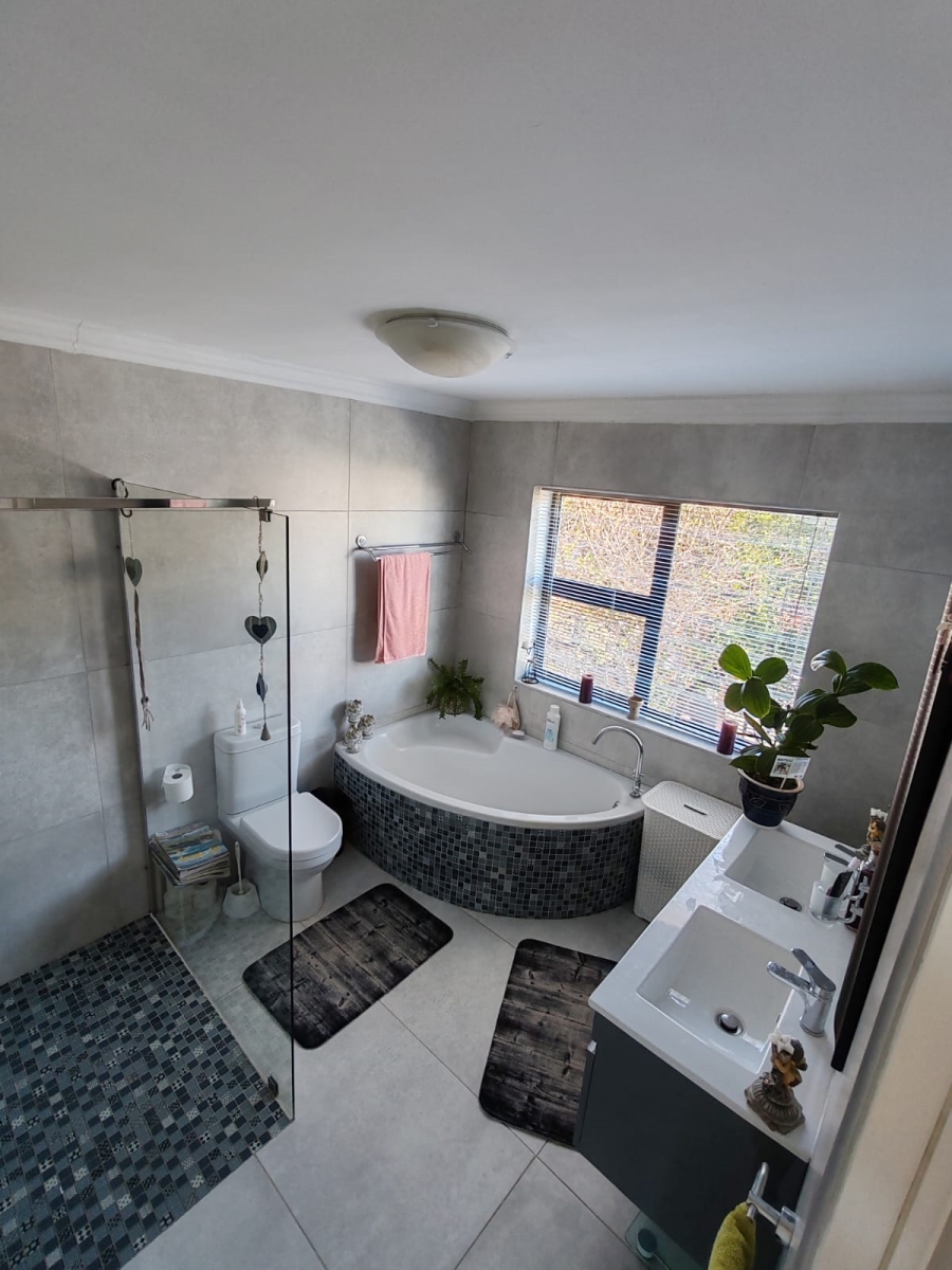 3 Bedroom Property for Sale in De Kelders Western Cape